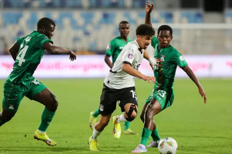 عمر خضر لاعب منتخب مصر للشباب خلال مواجهة زامبيا